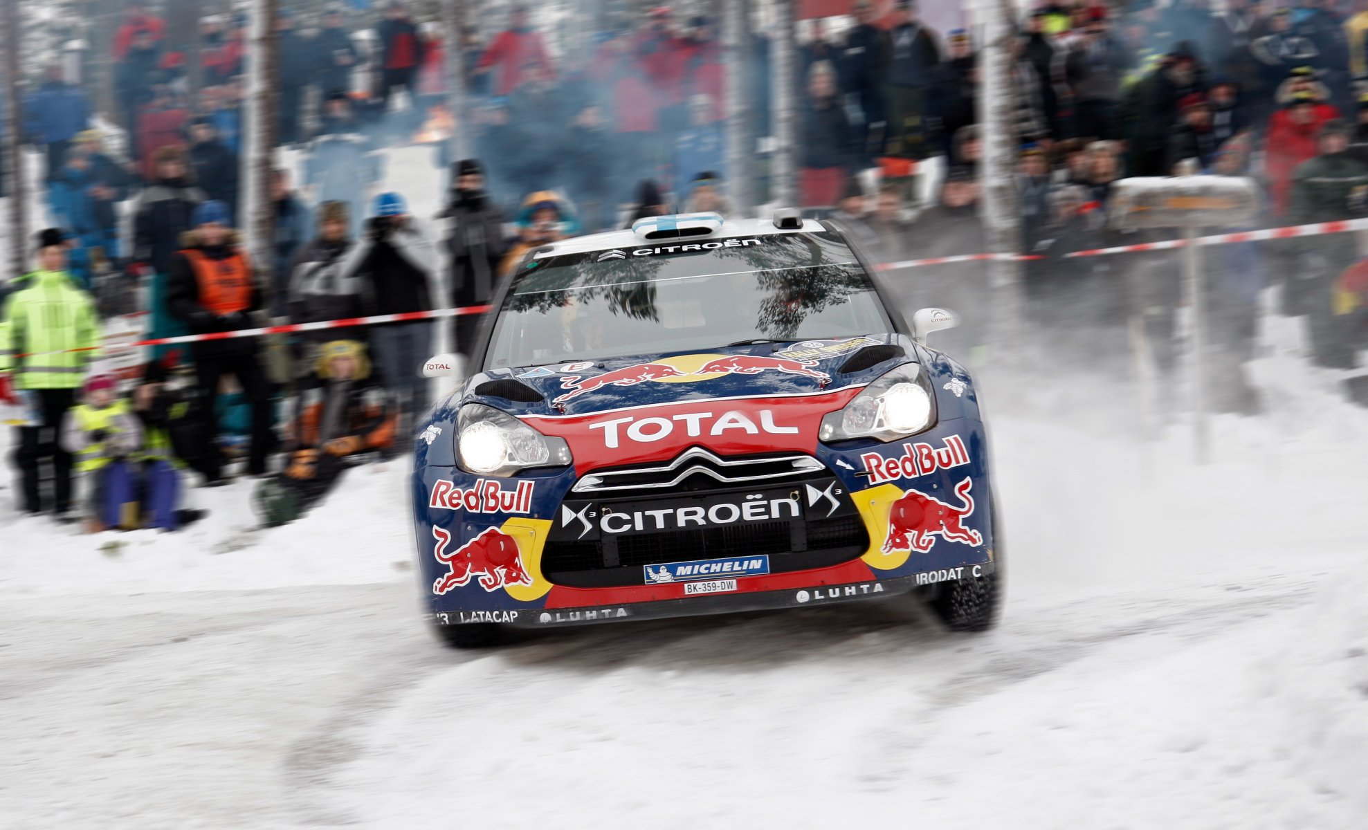 citroen ds3 rally wrc sfocatura neve inverno persone fari anteriore logo cappuccio