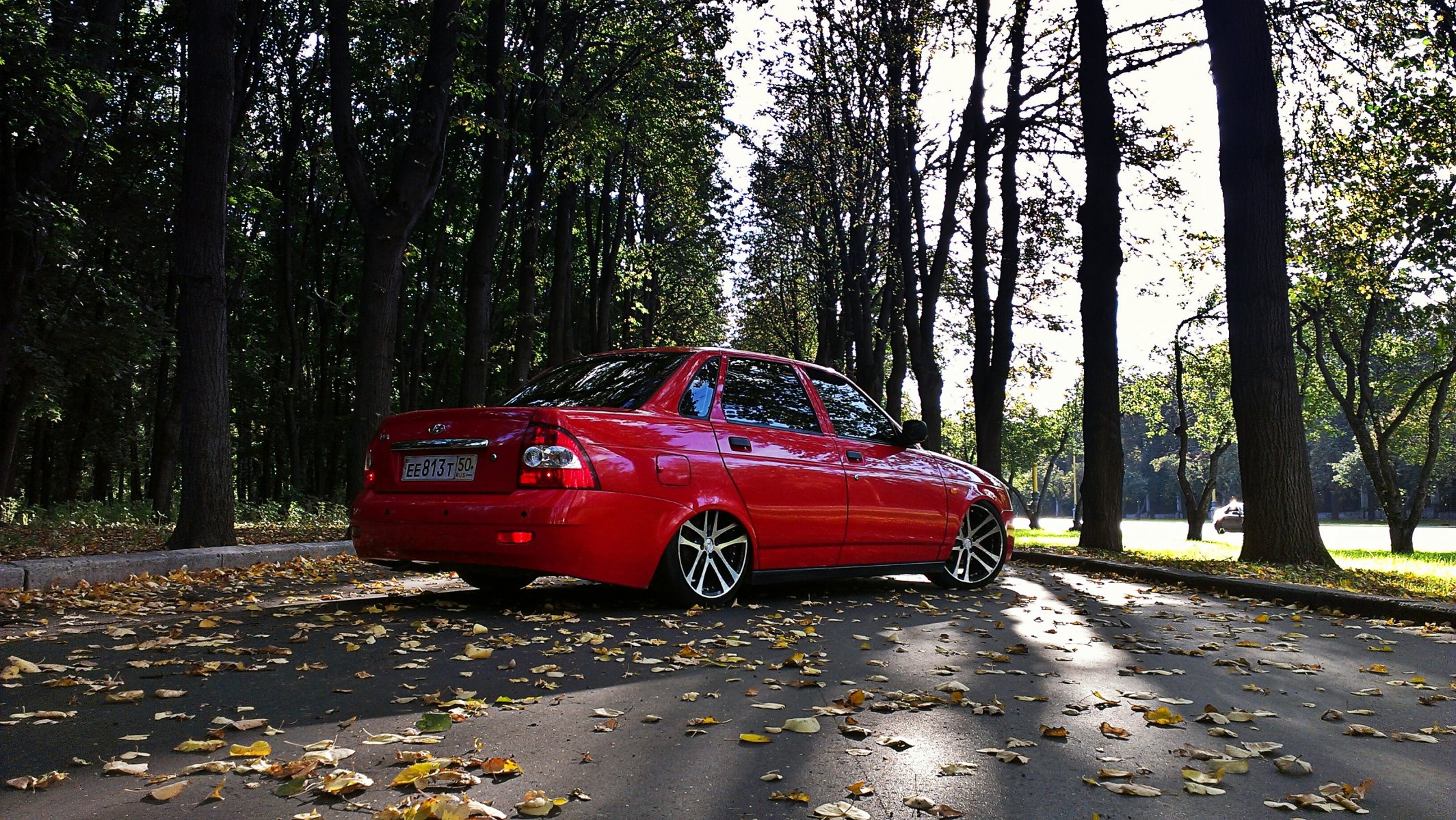 lada 2170 priora priora rojo discos muy camino hojas