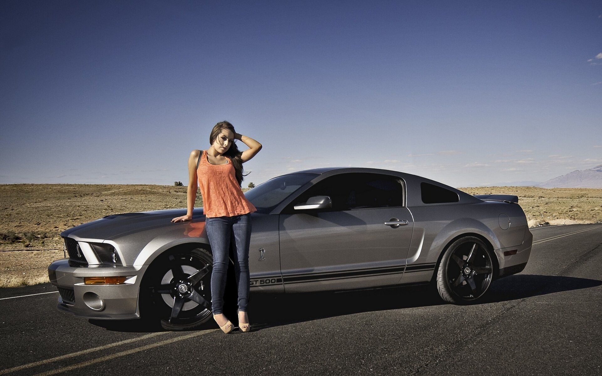 ford mustang shelby gt500 route désert fille