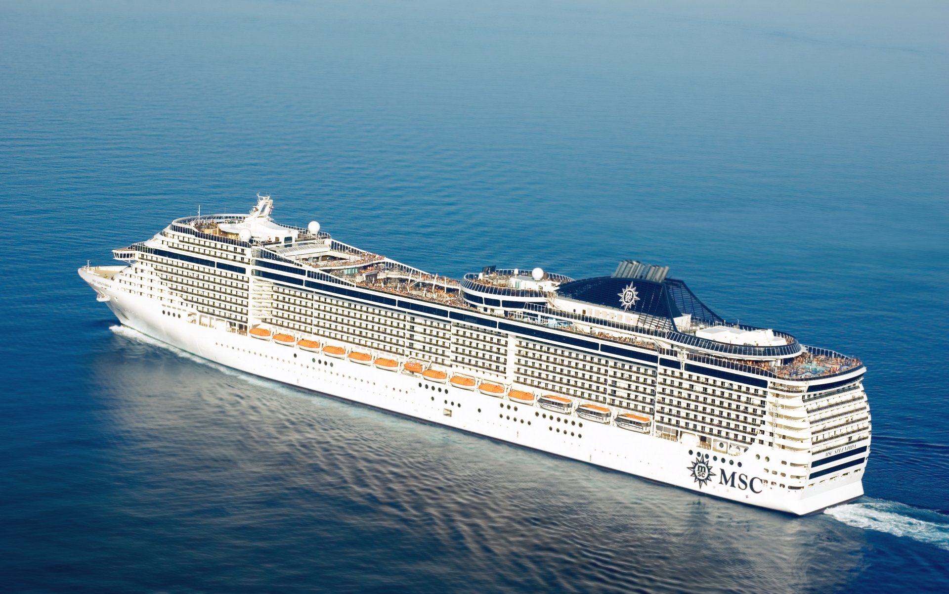 msc splendida schiff passagier unterwegs meer wasser liner