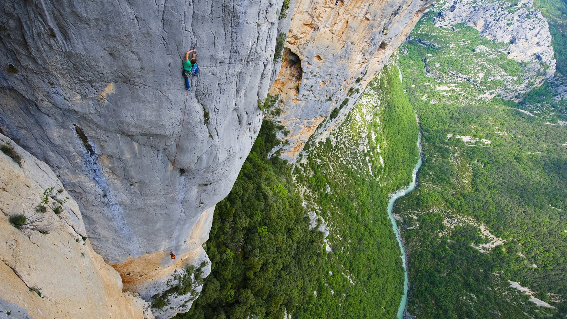 roca hombre altura río