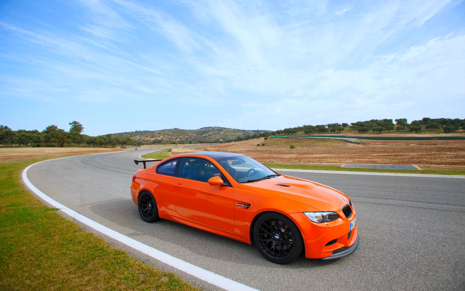 bmw m3 gts bmw arancione vista laterale strada boomer auto cielo pista ruote