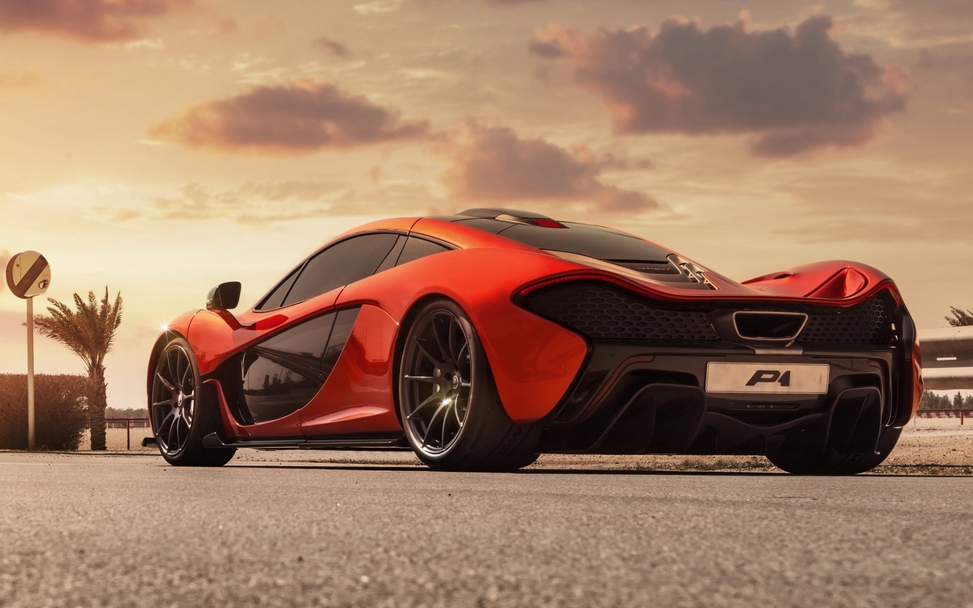 mclaren p1 concepto mclaren p1 concepto superdeportivo naranja vista trasera nubes