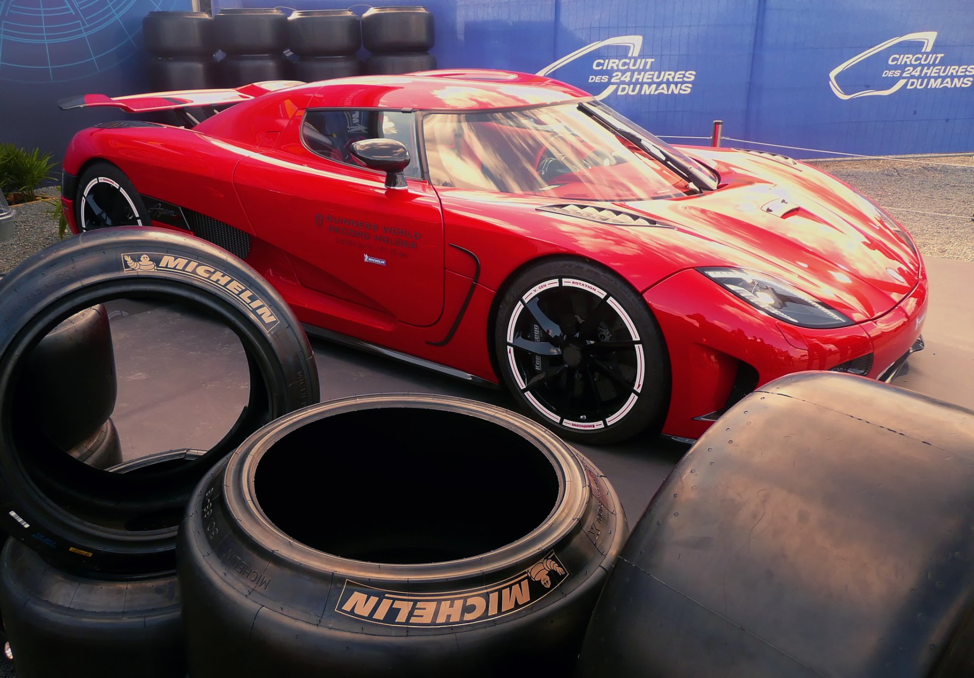 koenigsegg agera r red tyre