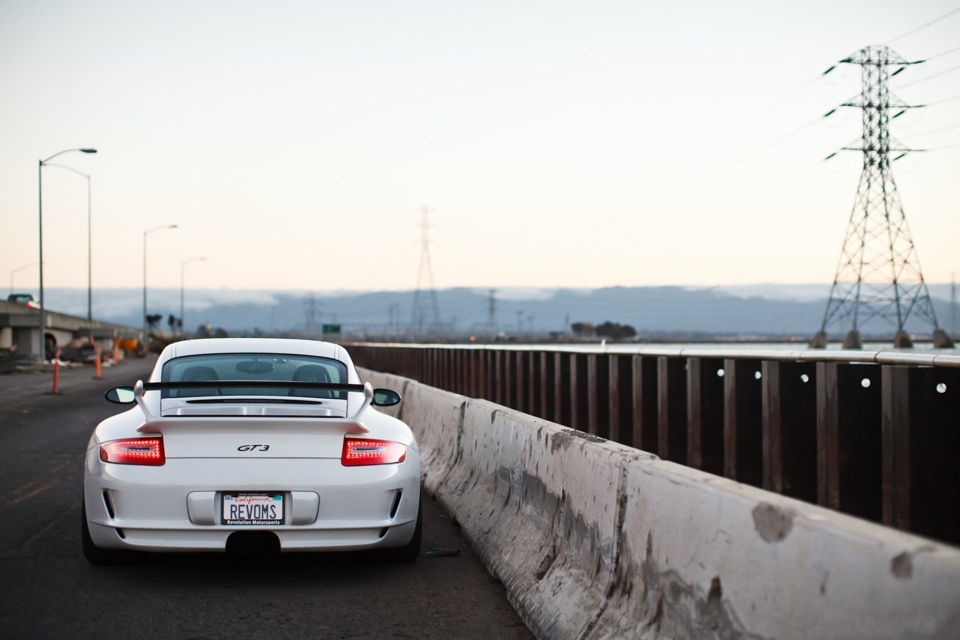 porsche gt3 белый дорога небо порше гт3 задок светодиодные фонари свет отбойник