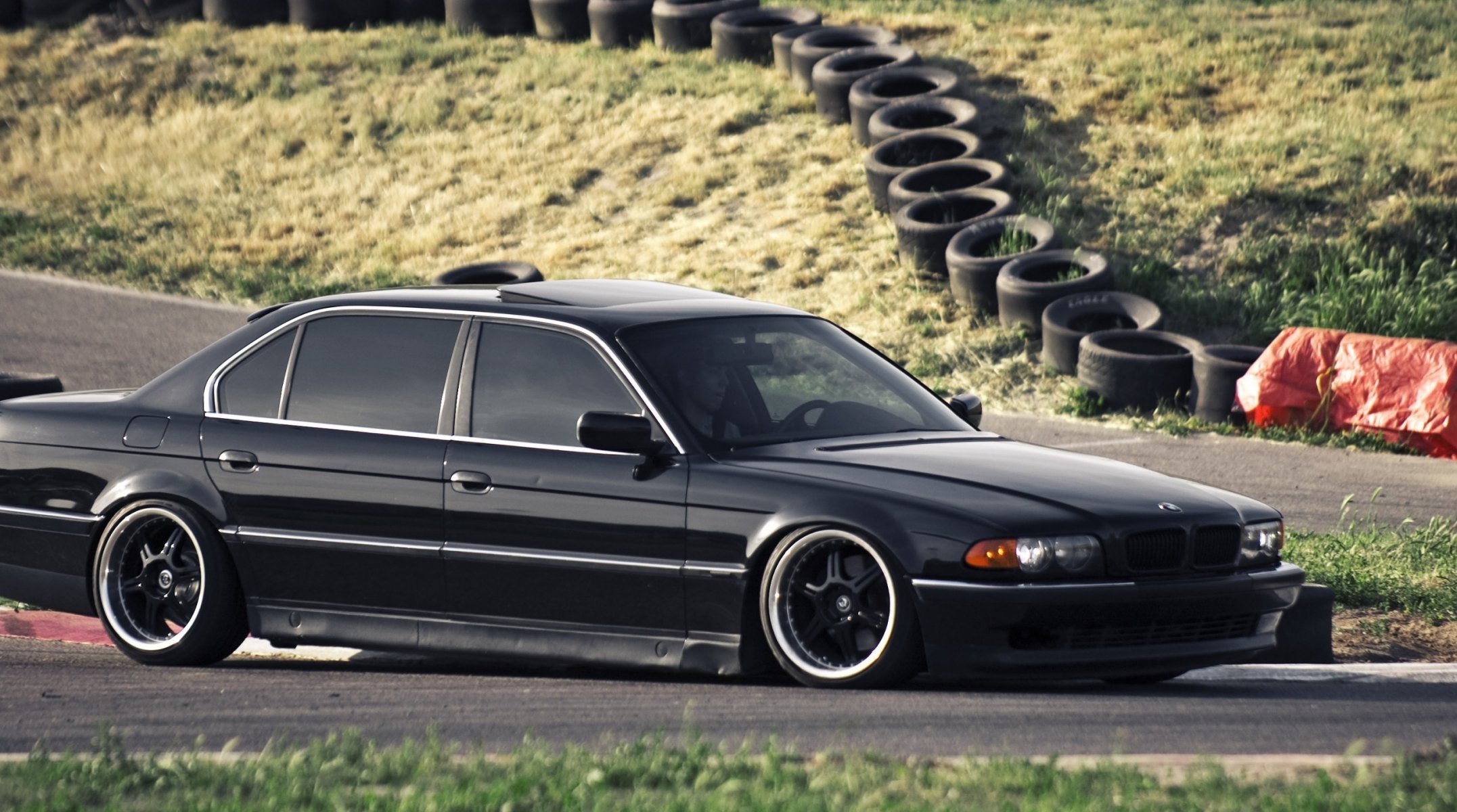 bmw 740 e38 dylan leff boomer sette messa a punto test drive