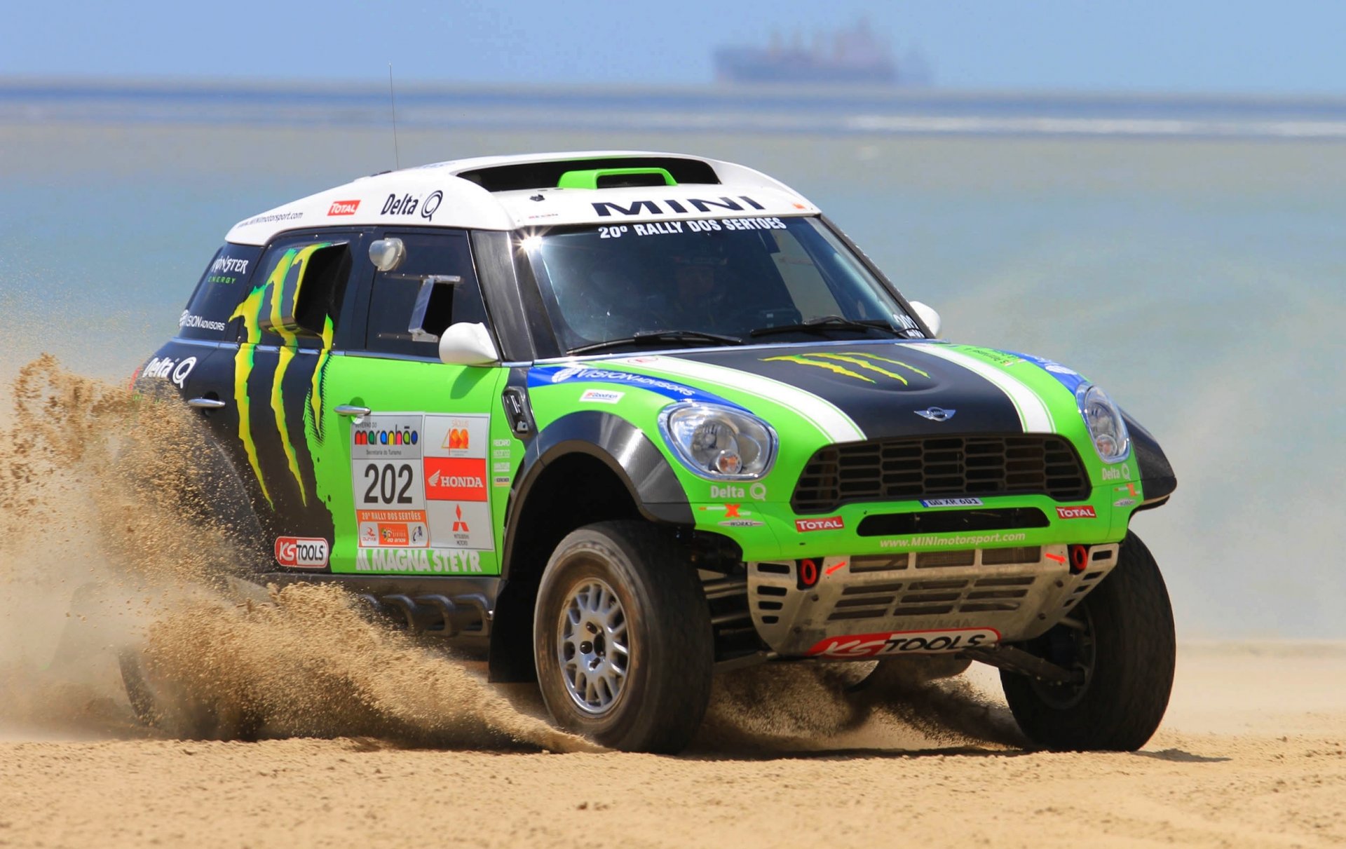 mini cooper mini mini cooper dakar x-raid rallye grün front motorhaube sand auto