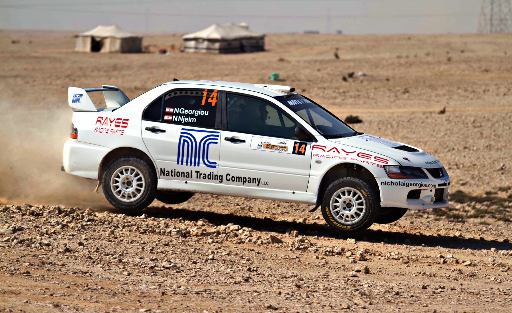 mitsubishi profesión rally carrera lancer rally blanco wrc deporte vista lateral desierto día