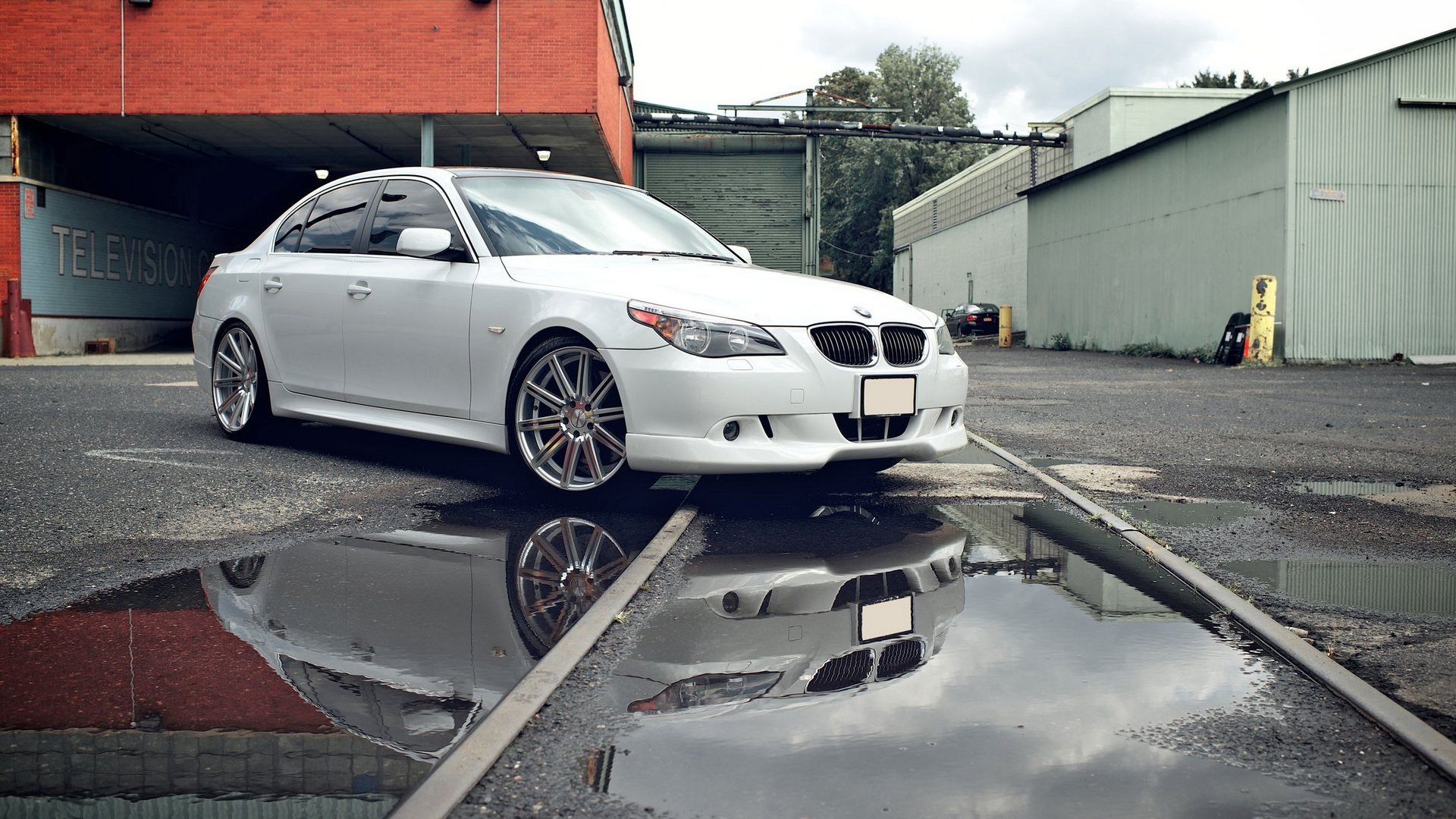 tapeta samochodowa bmw m5 e60 na pulpit tuning tapeta biała bmw m5 e60 piękna maszyna