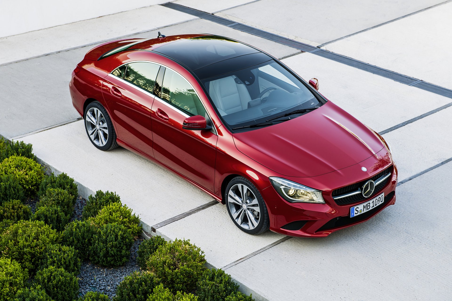 mercedes cla rouges route buisson mercedes rouge