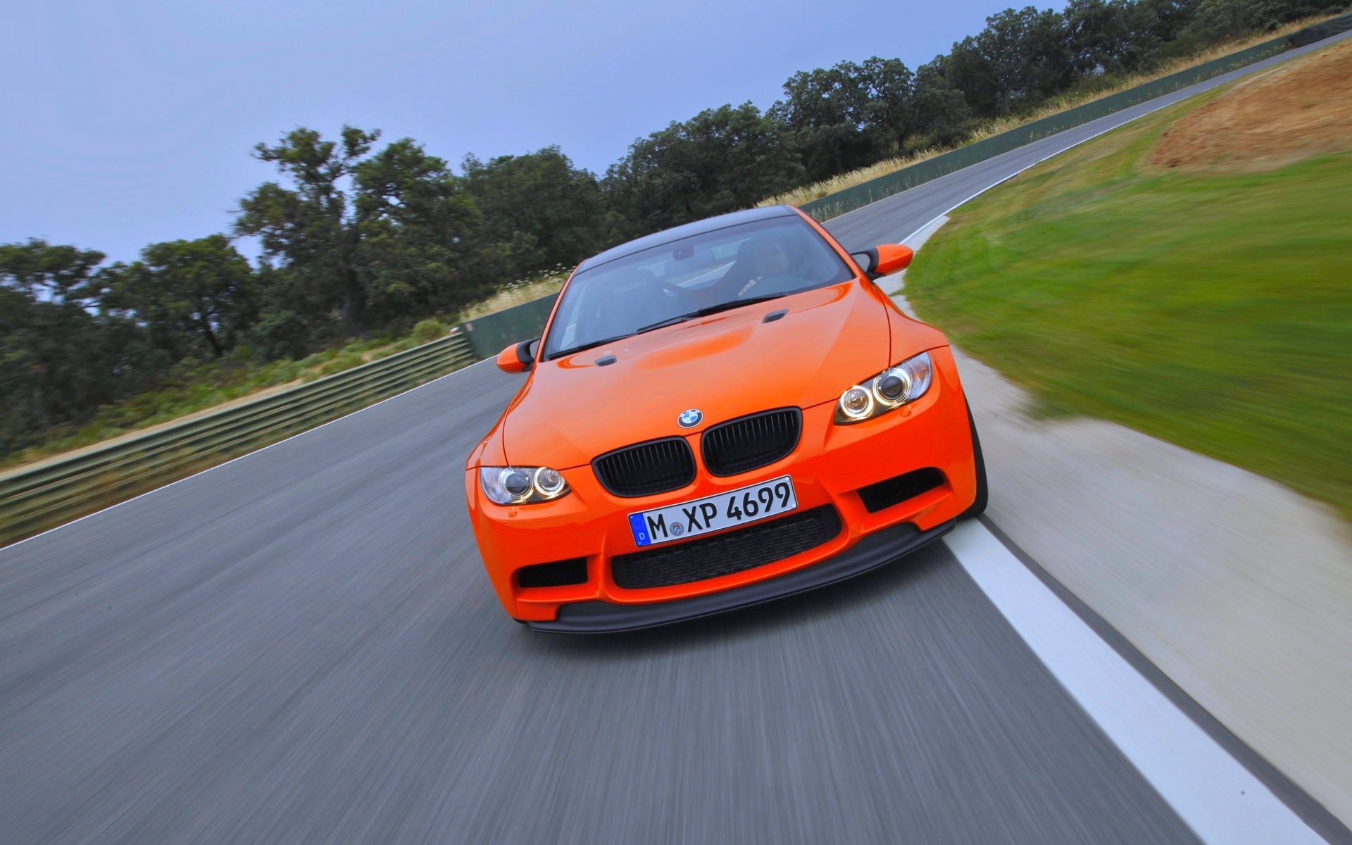 bmw m3 gts bmw naranja coche en movimiento carretera frente rejilla