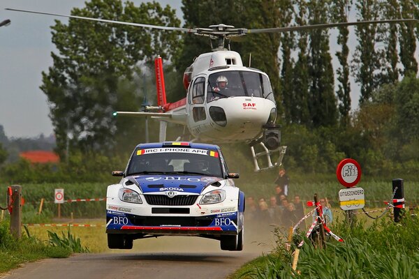 Rally Skoda Fabia ed elicottero