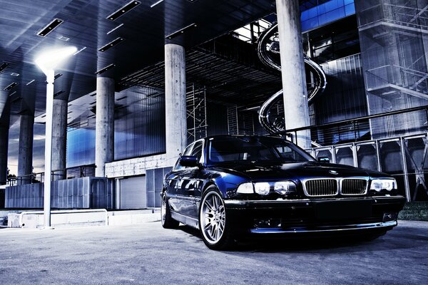 Figure BMW 7 on the background of a building with columns