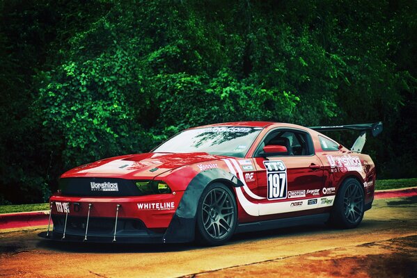 Voiture rouge Ford Mustang gt