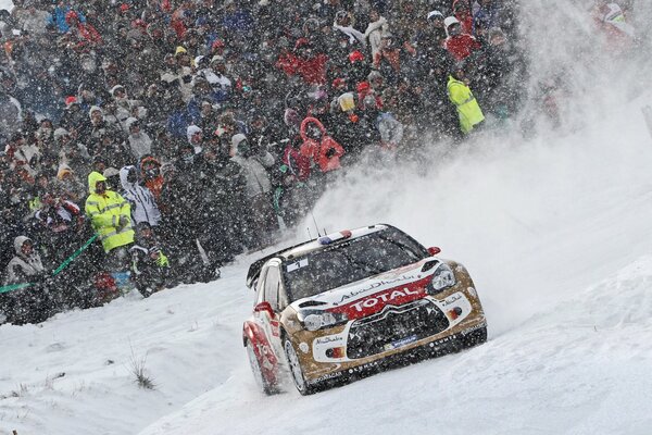 Rally in heavy snowfall, people