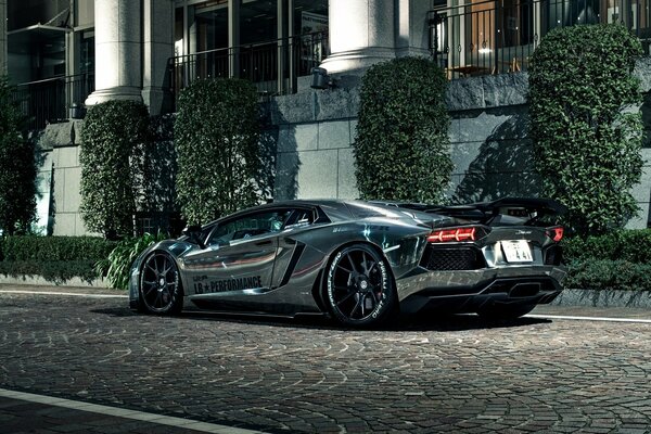 Lamborghini aventador lp700-4 aux murs du château