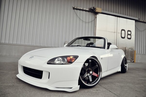 Japanische weiße honda s2000 cabrio