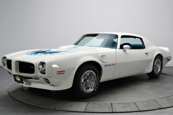 1973 pontiac trans Am auto bianca