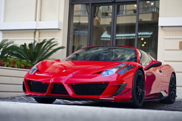 Ferrari rojo mansory en Mónaco