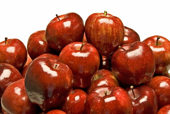 The brilliance and radiance of red apples