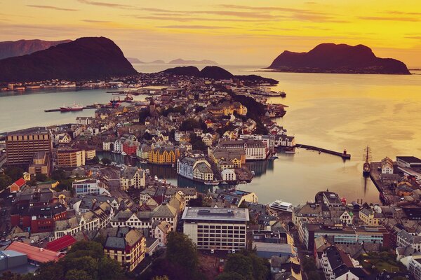 A gorgeous view of a Norwegian town on the seashore