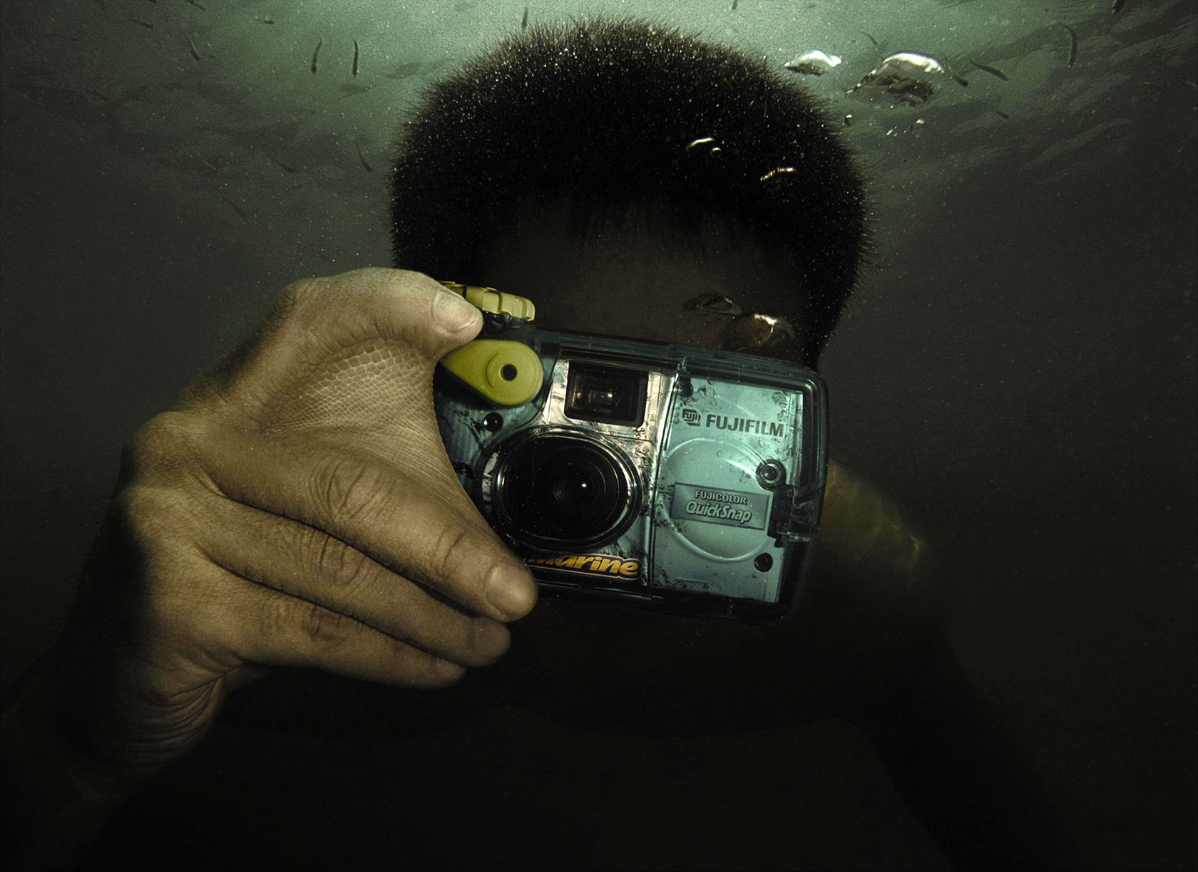 hand underwater underwater camera