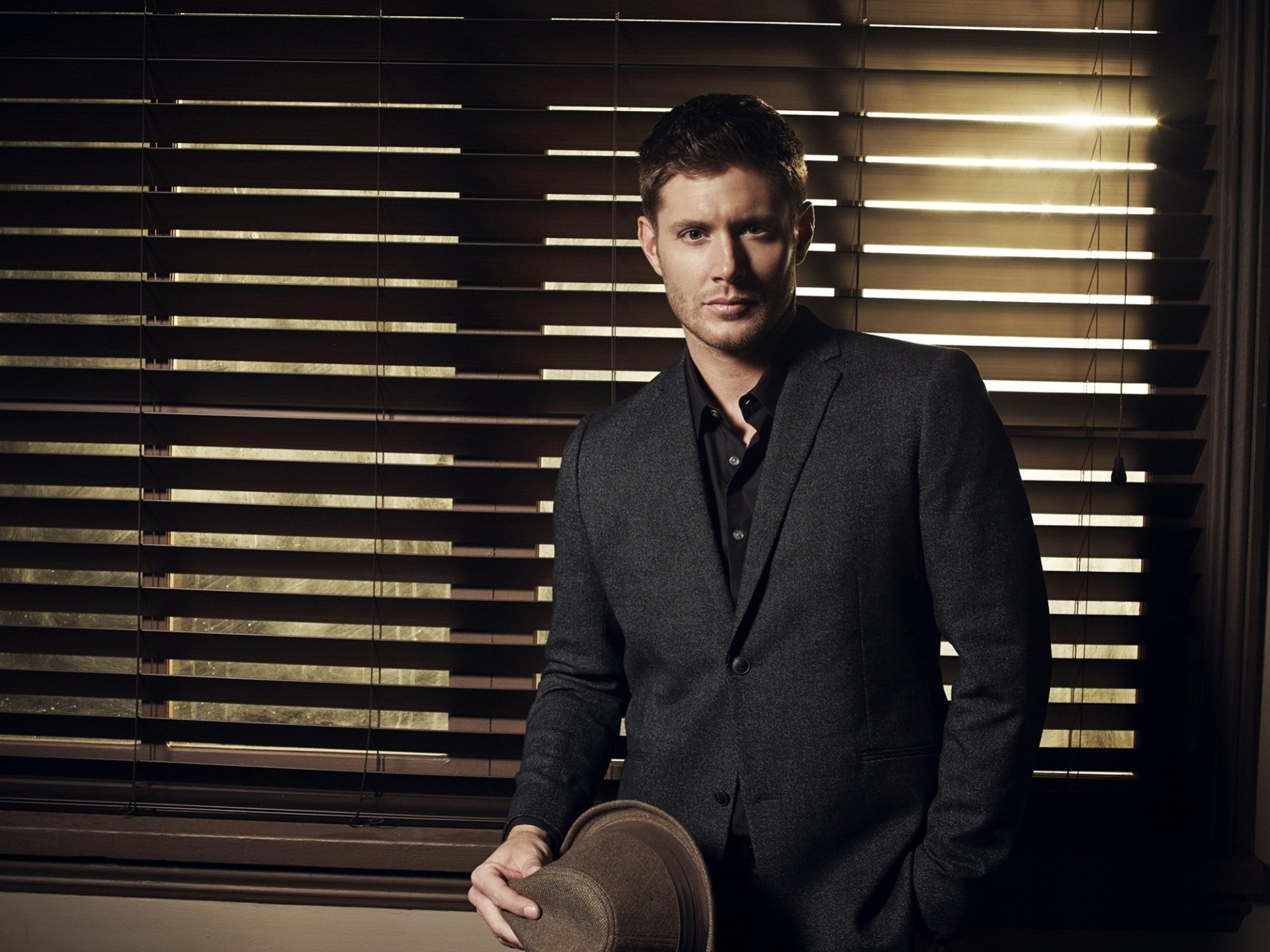 serie jensen eccles jensen dean winchester kostüm männchen hut übernatürlich schauspieler