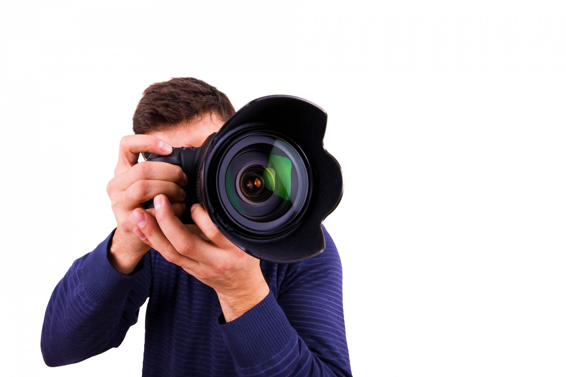 uomo macchina fotografica sfondo bianco mani fotografo ottica