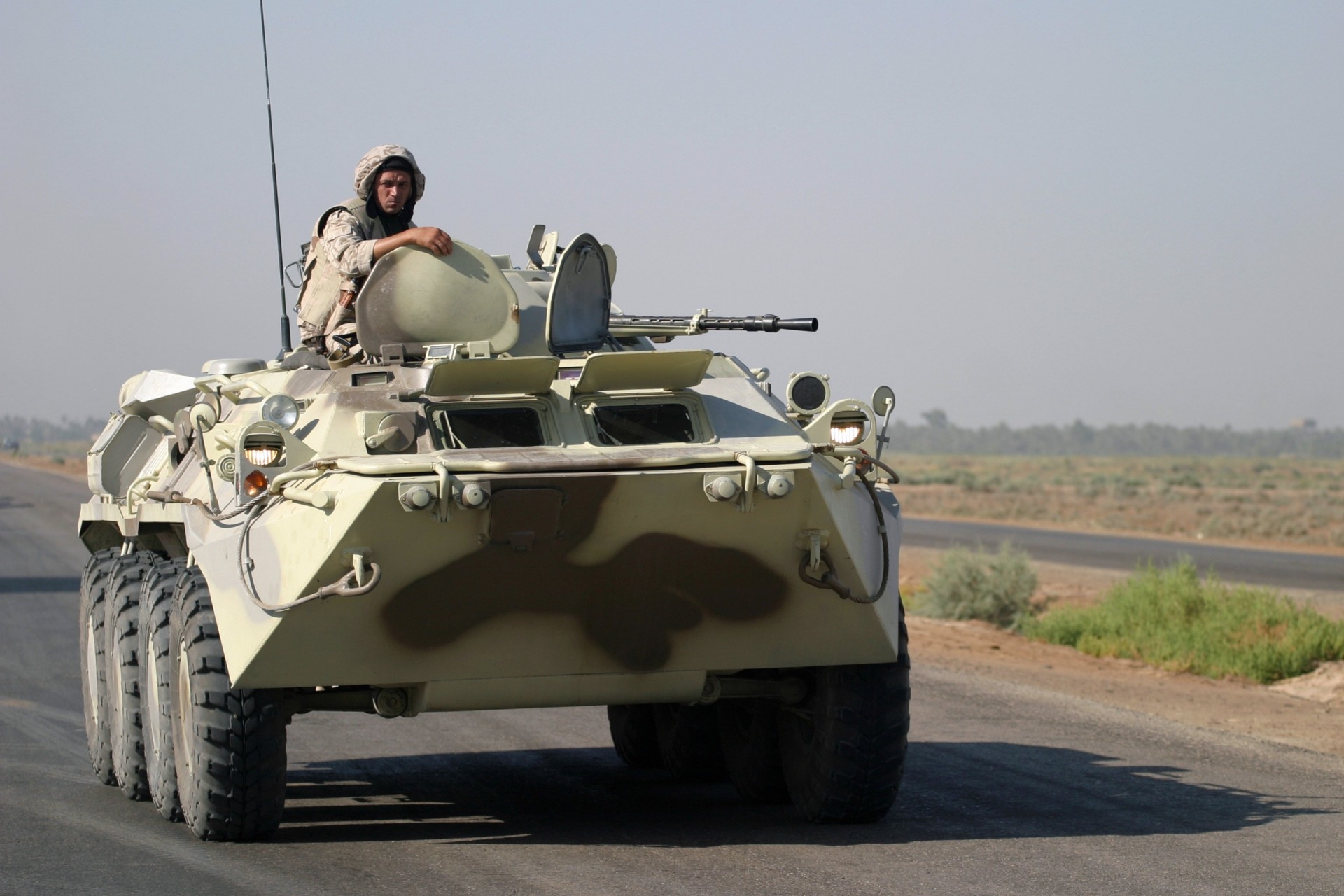 irak btr-80 wojna żołnierze droga armia