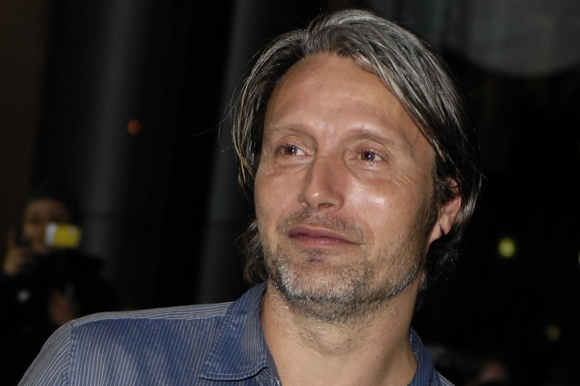 człowiek widok mads mikkelsen