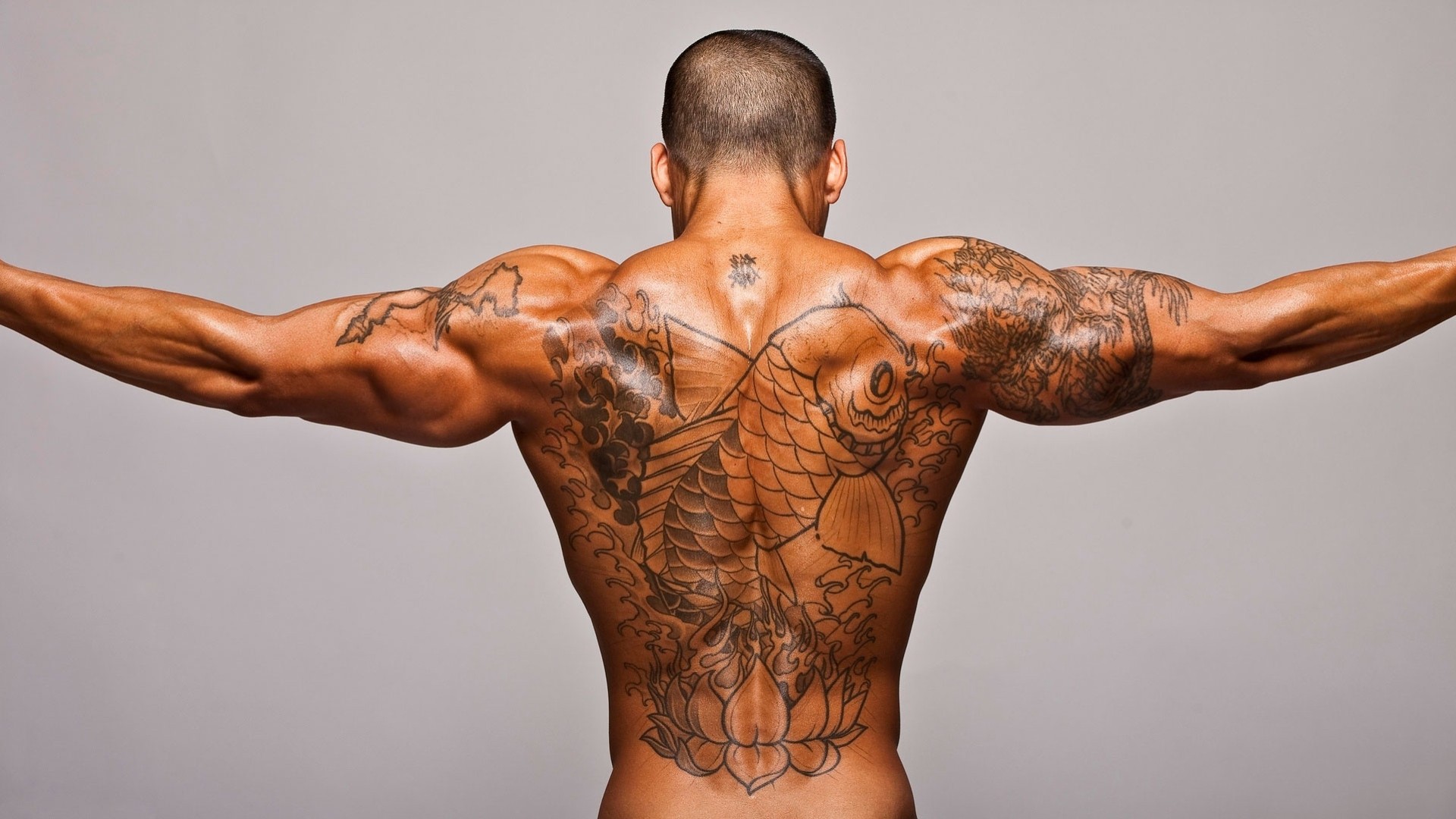 poisson tatouage homme aventador retour