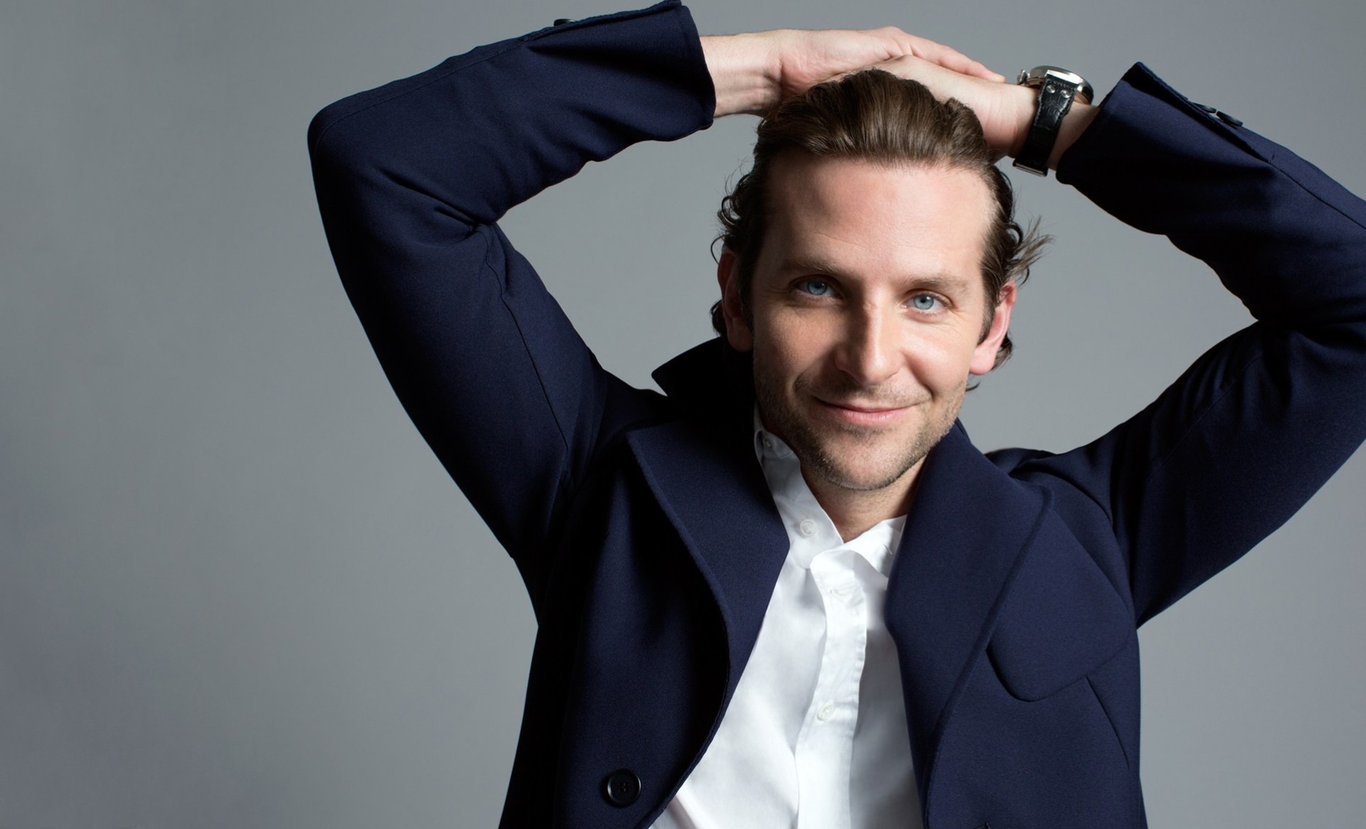 maglietta uomo bradley cooper sfondo grigio orologio attore