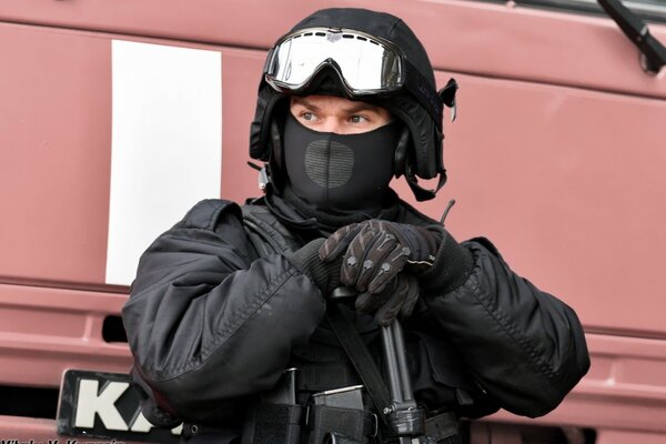 A special forces soldier waiting for a task in uniform