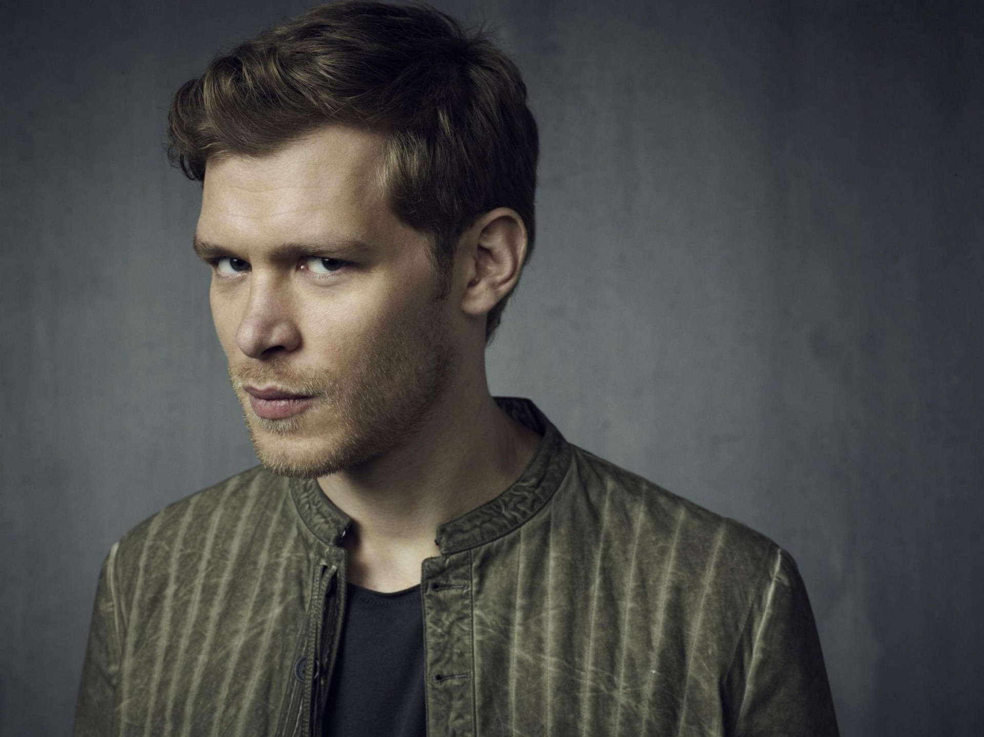 joseph morgan brunetka twarz zarost