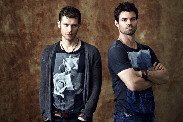 Acteurs Joseph Morgan et Daniel Gillis