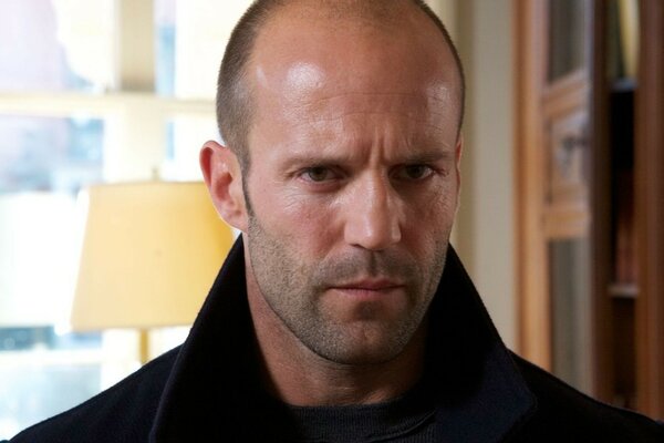 Homme chauve Jason Statham