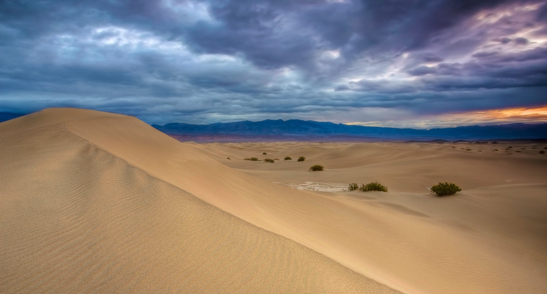 widescreen paesaggio deserto sabbia cielo foto