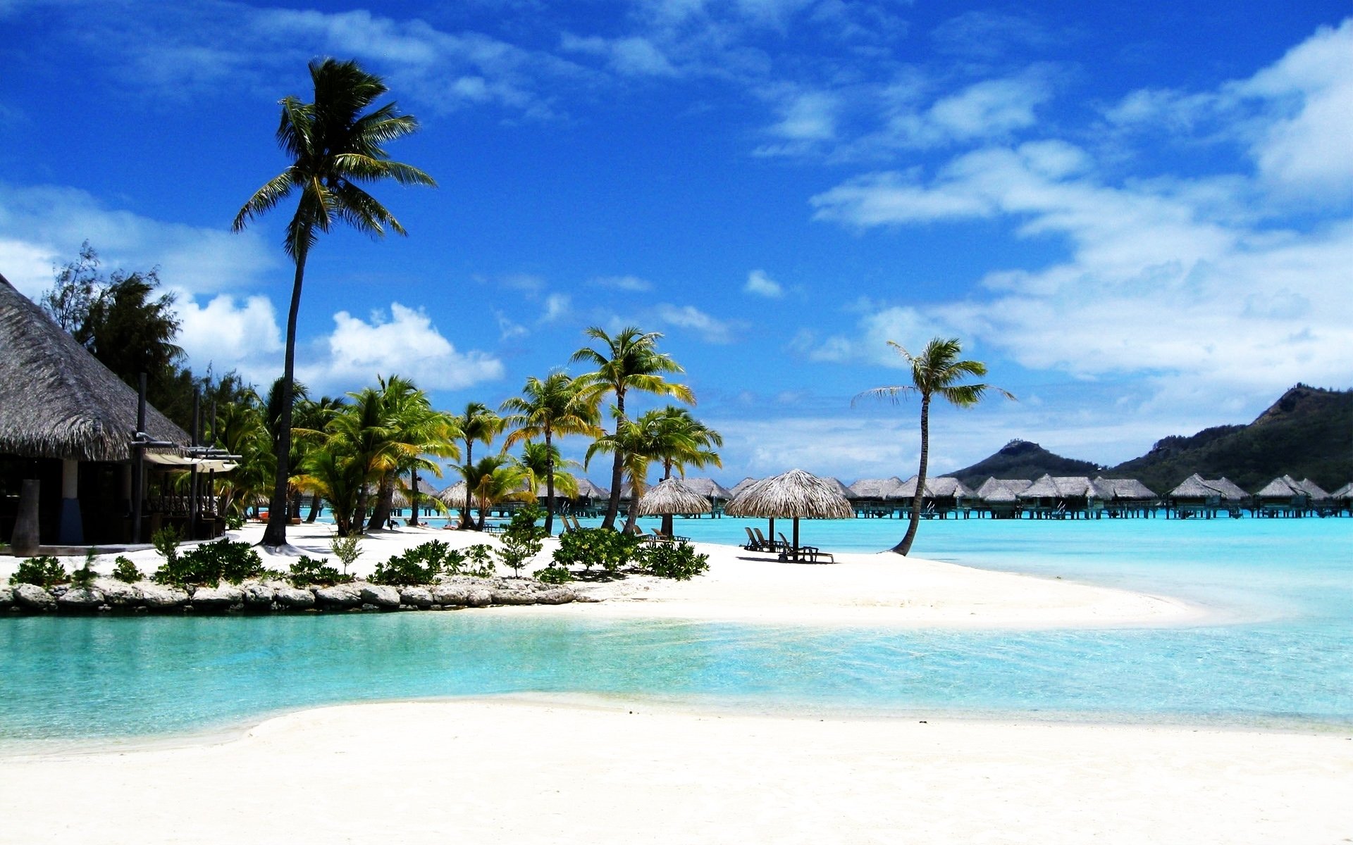 resort bora bora spiaggia palme mare