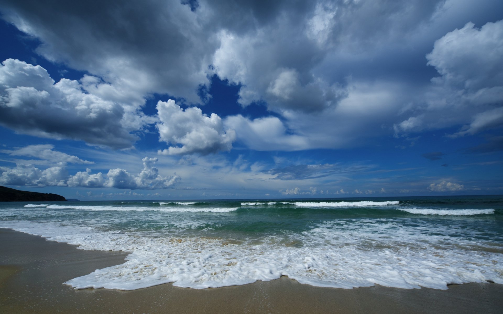 mare onde onda acqua riva sabbia spiaggia cielo azzurro nuvole natura paesaggio