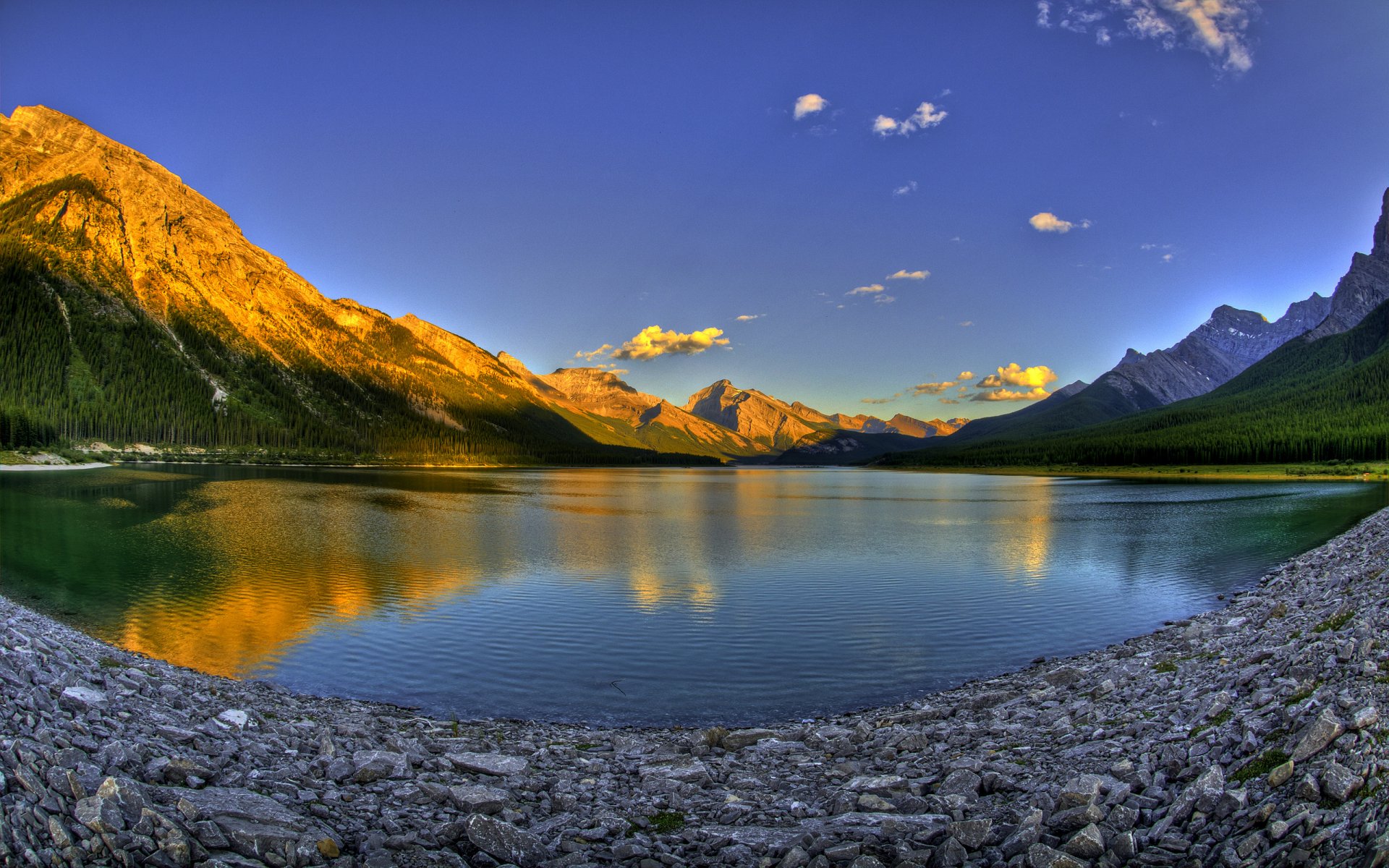 lago montañas puesta de sol canadá