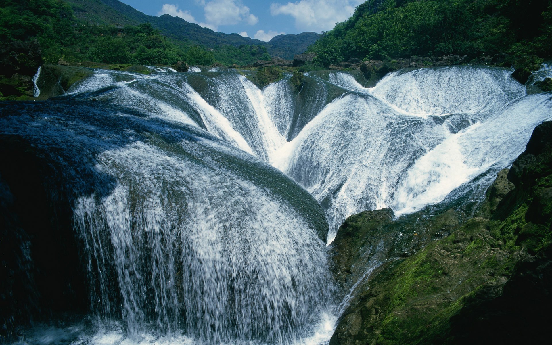 paysage cascades montagnes verdure