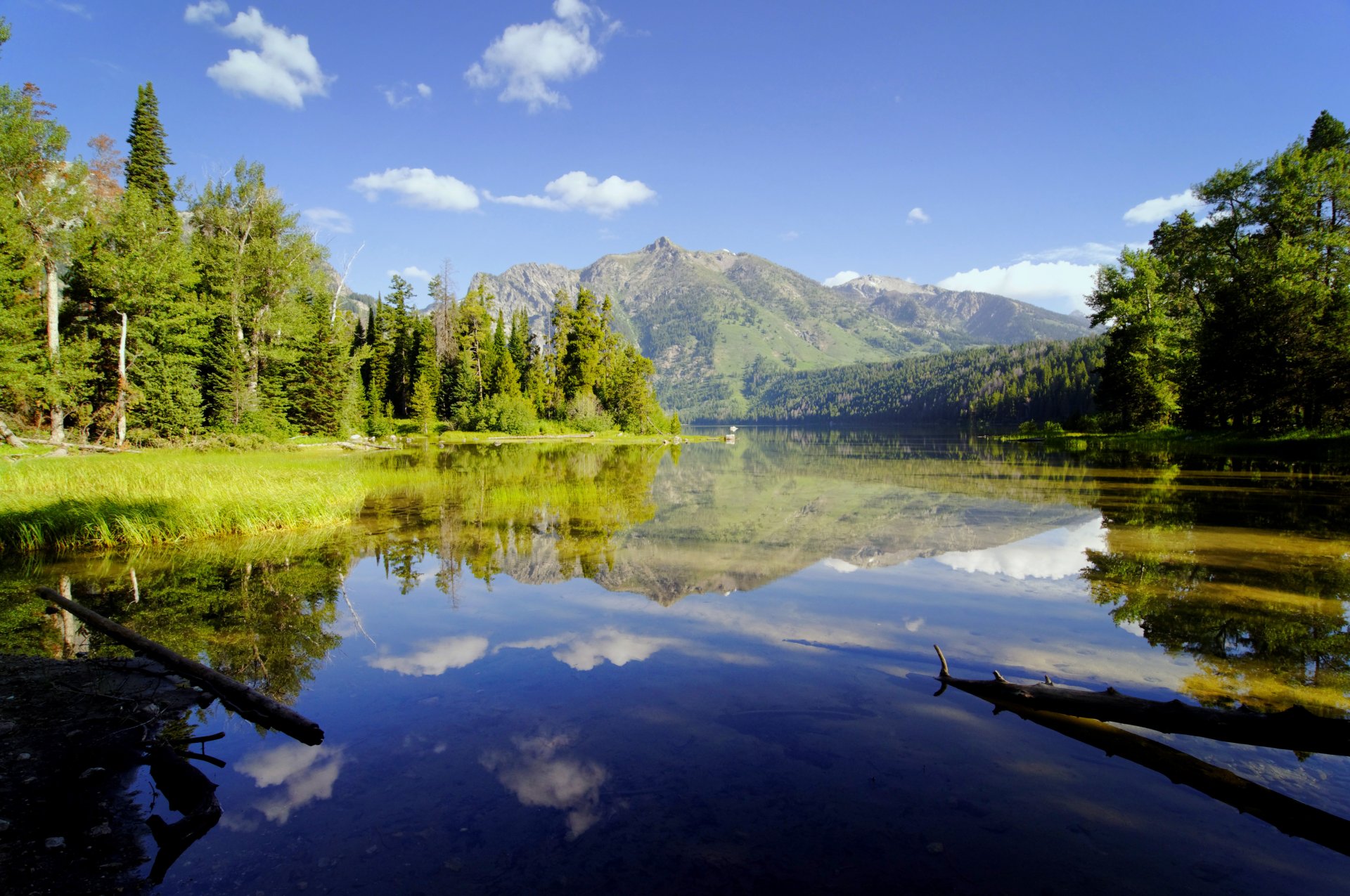 montagnes ciel rivière