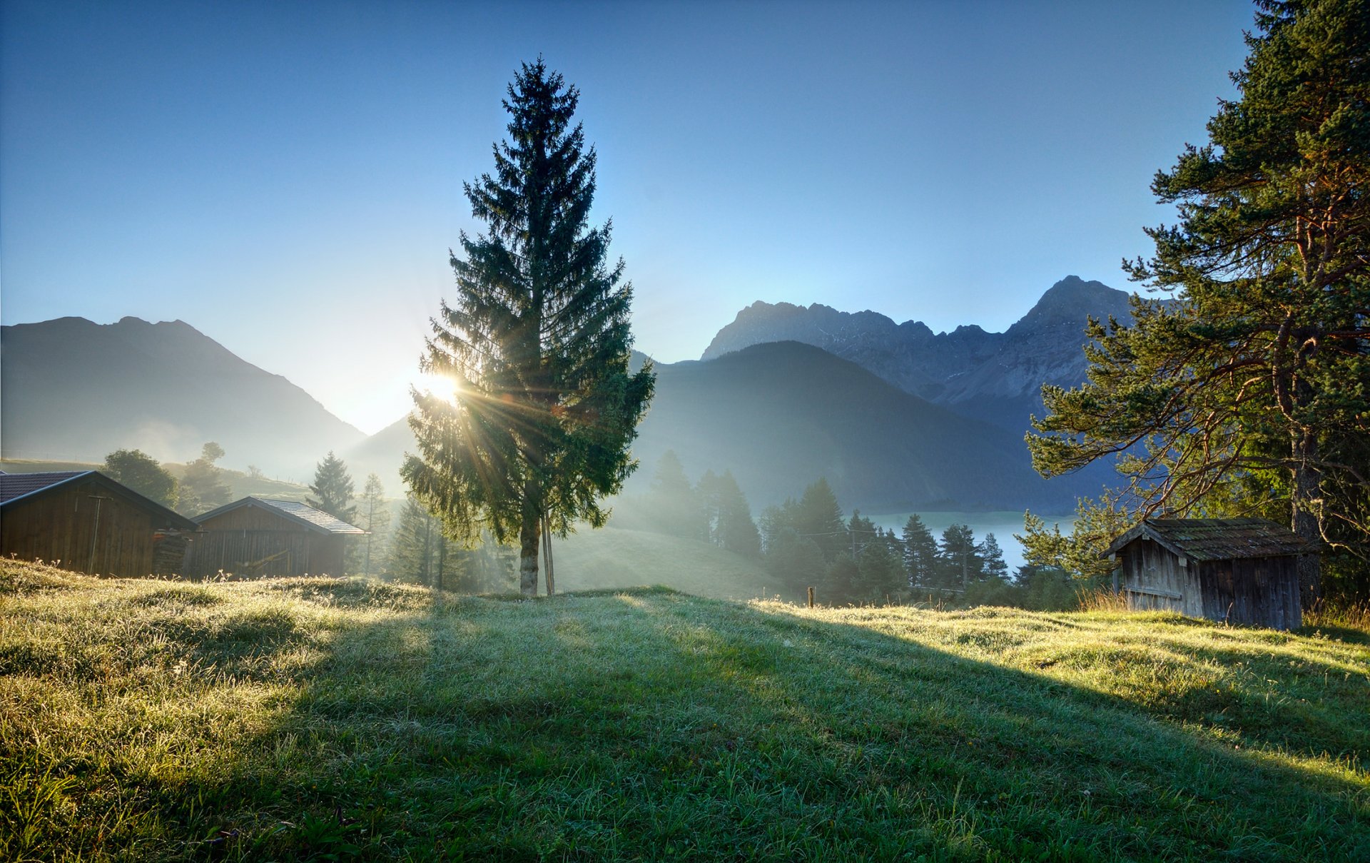 villaggio alba mattina raggi erba