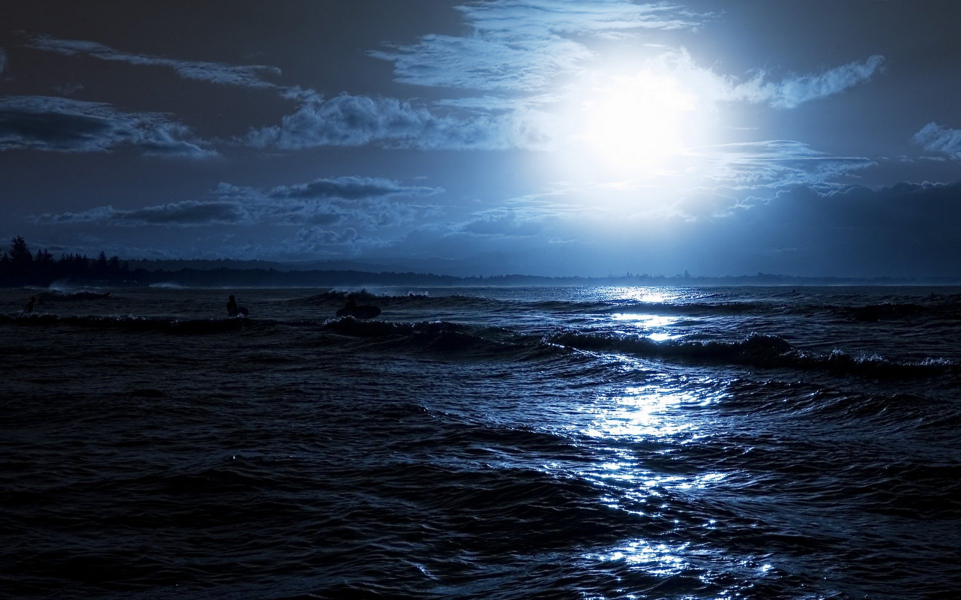 luna mare notte persone surf tavole onde bagliore abbagliamento riflessione raggi