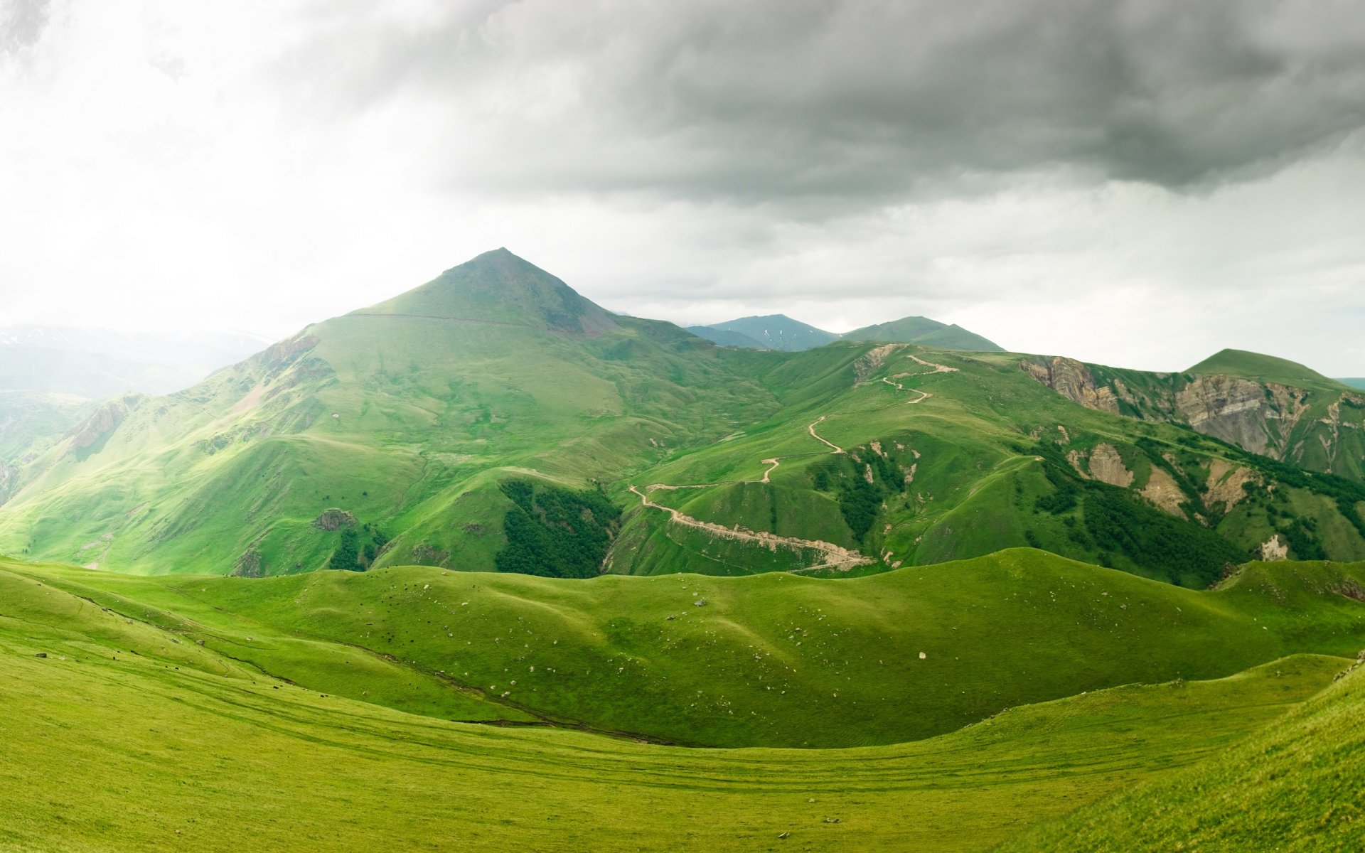 natur grüne hügel gewitterwolken