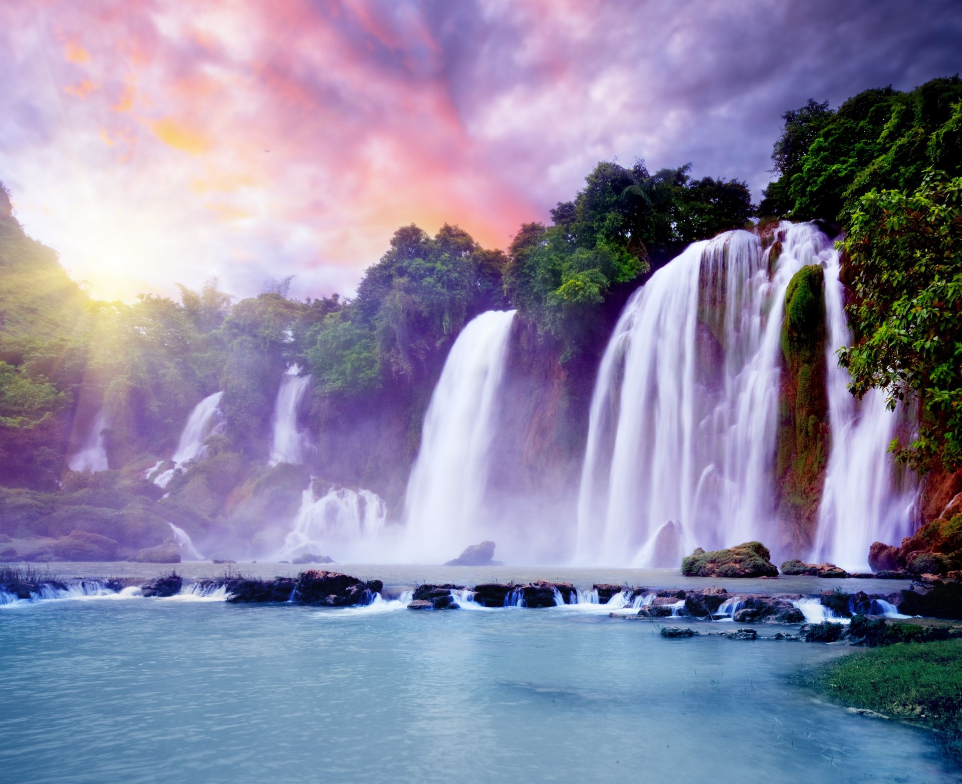 hermosa cascada cascada trópicos yarkon sol hermoso cielo nubes paraíso