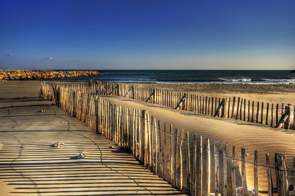 El fondo de pantalla es sólo una imagen con el mar y la arena