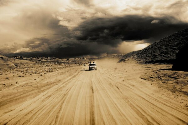 La voiture est à l affût d une tempête imminente