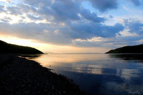 Late evening. The sun in the lake