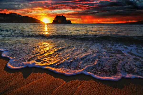 Fondos de pantalla atardecer del mar reflejo del sol en el horizonte